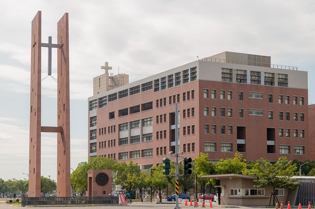 Campus tour-CJCU